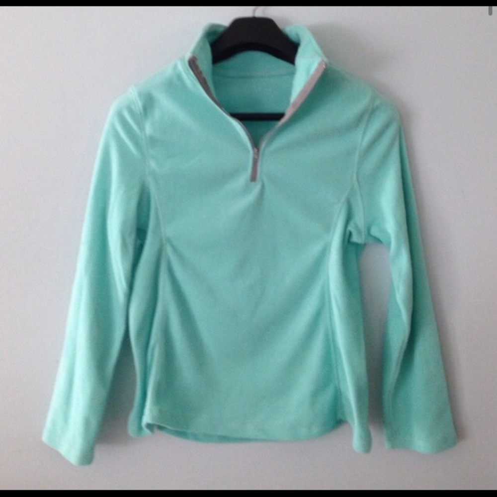 Woman’s Fleece pullover size Medium NWOT